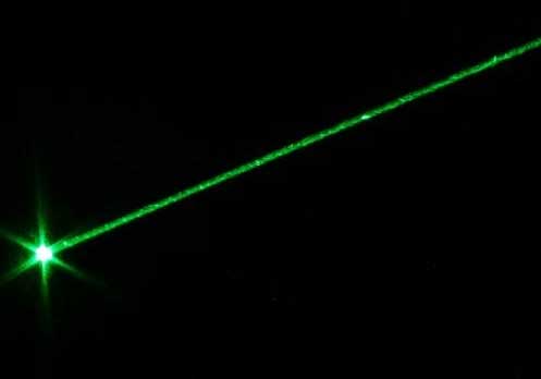 Pekade med grön laser