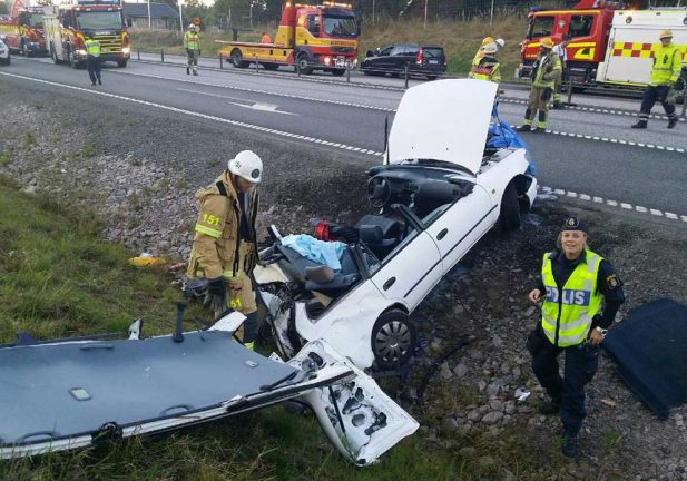 Två allvarligt skadade vid olycka på 27:an