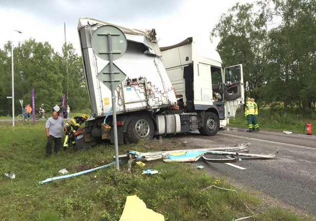 TV: Långtradare i olycka nära Borgen