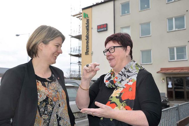 Socialdemokratiska riksdagskvinnan Johanna Haraldsson och partikamraten, kommunalrådet Ulla Gradeen besökte bland annat Finnvedsbostäder under måndagen.