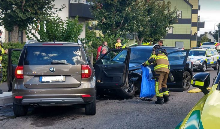 Bilar i krock på Smålandsgatan – två till sjukhus