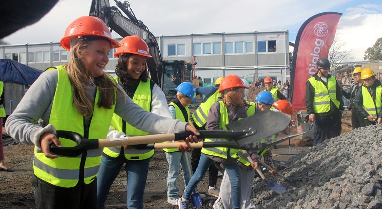 Bildextra: Första spadtaget för nya Trälleborgsskolan