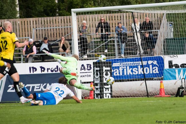 Bilder och direkt: IFK  Värnamo – Häcken 1–0 slut – Simon Thern matchhjälte