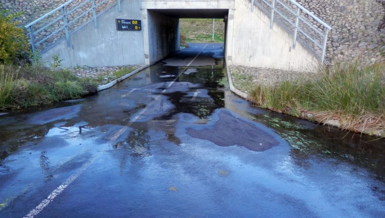 Problem med vatten i gångtunnel oroar medborgare