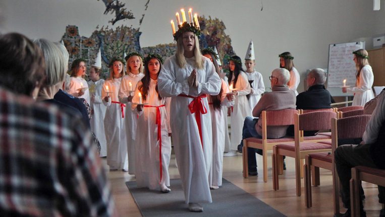 Bildspel: Luciatåg inledde julfest