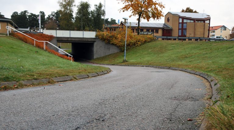 Gång- och cykeltunnel stängs av