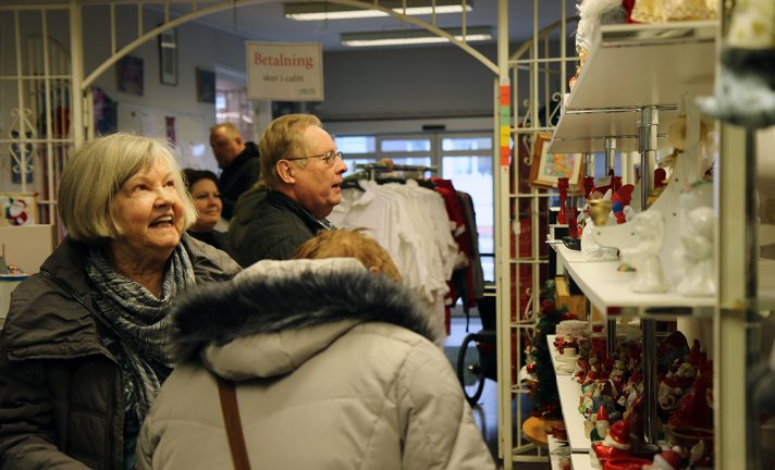 Bildspel: Julförsäljning i second hand-butik i gång