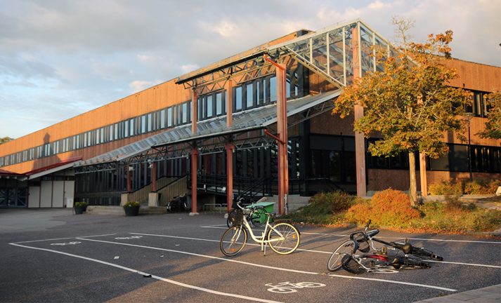 Renovering av gymnasieskola under lupp