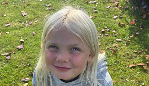 Nora Kimmehed 8 år