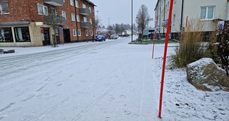 SMHI varnar för besvärligt väglag