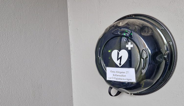 En hjärtstartare kan rädda liv – men bara om den går att nå