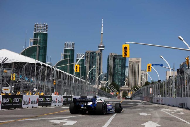 Stökigt Toronto-lopp för Felix Rosenqvist