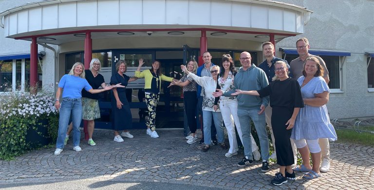Firar stort och du är bjuden