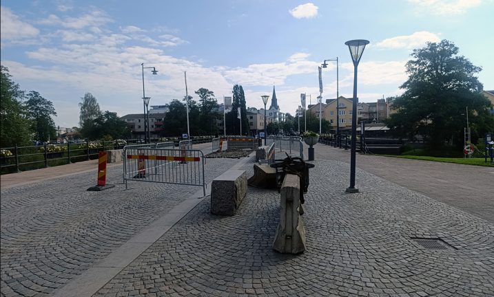 Gatstenarbete i centrum – vägar stängs av