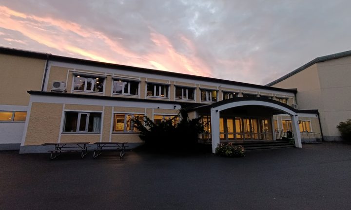 Vill få klarhet i simhallsfråga