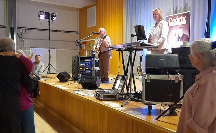 En dansant folkfest