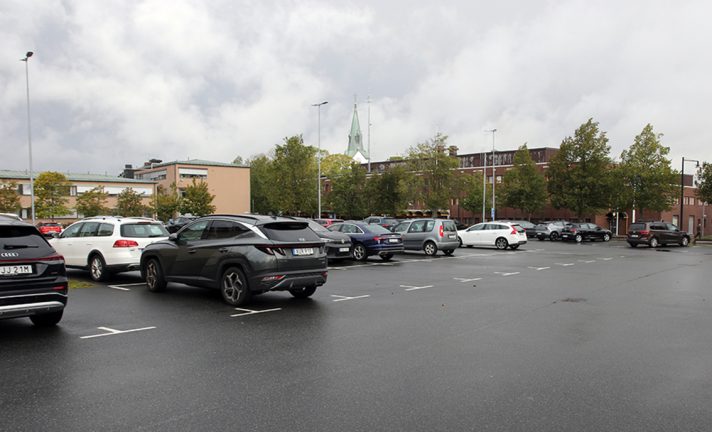 Efter parkeringskaoset – förvaltning ser över trafiksäkerhet