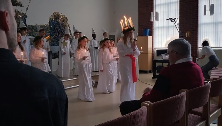 Luciatåg förgyllde PRO-fest