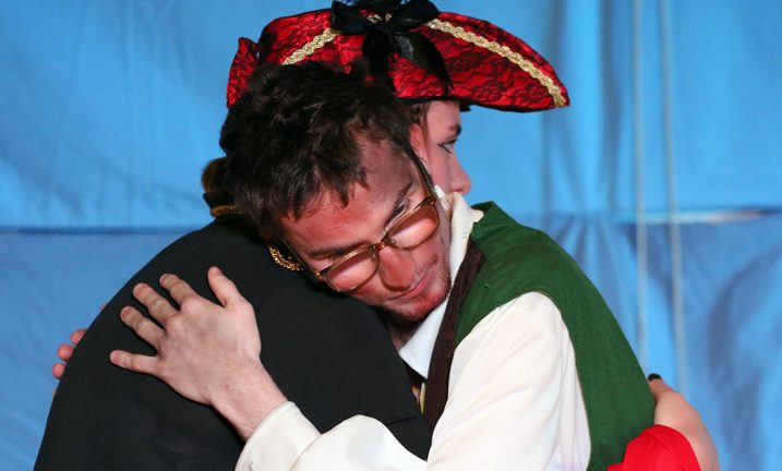 Bildspel: Ett kärleksfullt sjörövardrama