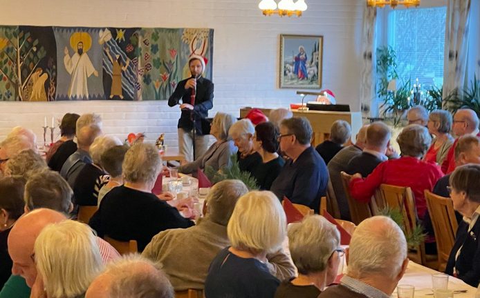 Vad har ett skillingtryck på en julfest att göra?