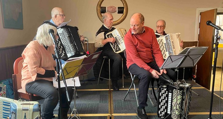 Gunilla och dragspelsklubb underhöll på SPF-årsmöte