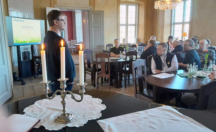 Ett laddat frukostmöte