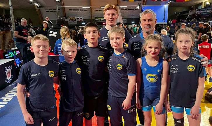 Fem medaljer för sju brottare