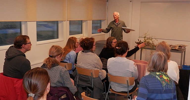 Underhållande föredrag i Bors bibliotek